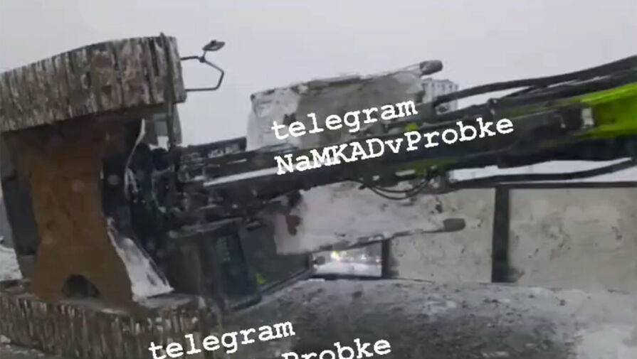 В Москве перекрыли съезд с МКАД на СВХ из-за аварии