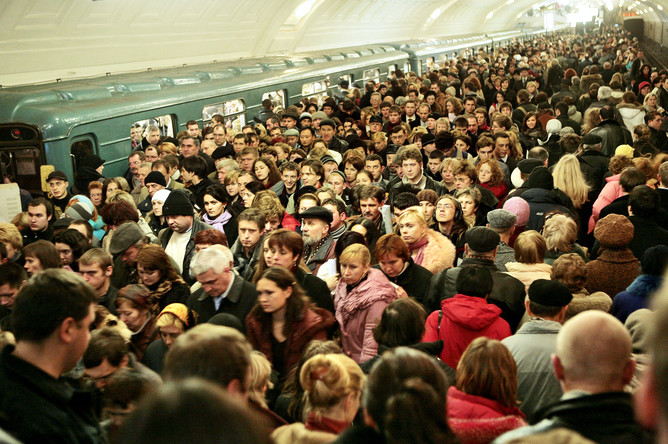 Поток пассажиров на станции «Библиотека им. Ленина»