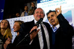 Кандидат от партии «Грузинская мечта» Георгий Маргвелашвили и Бидзина Иванишвили на площади перед штабом партии в Тбилиси.