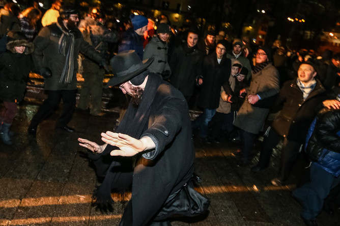 Во время празднования Хануки на площади Революции
