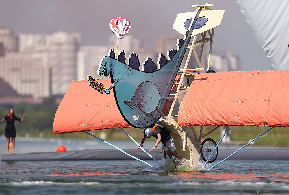 Чемпионат самодельных летательных аппаратов Red Bull Flugtag в Крылатском
