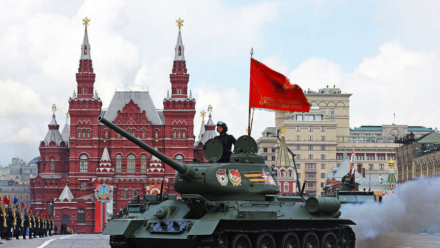 В Лисичанске угнали с постамента танк-памятник Т-34