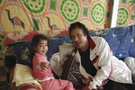 Видеозапись Каддафи, играющего с одной из своих внучек, попала в СМИ после того, как после его бегства из Триполи повстанцы буквально разобрали по кирпичику его хорошо укрепленный дворец на территории военной базы «Баб-эль-Азизия».