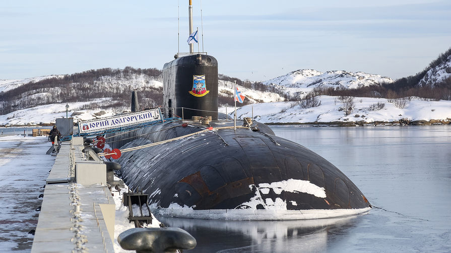 Атомная подводная лодка К-535 «Юрий Долгорукий» на причале в Мурманской области, 2019 год