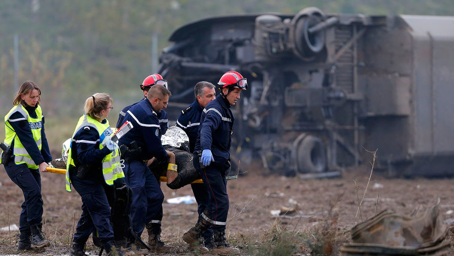 Спасательная операция на&nbsp;месте крушения скоростного поезда на&nbsp;востоке Франции