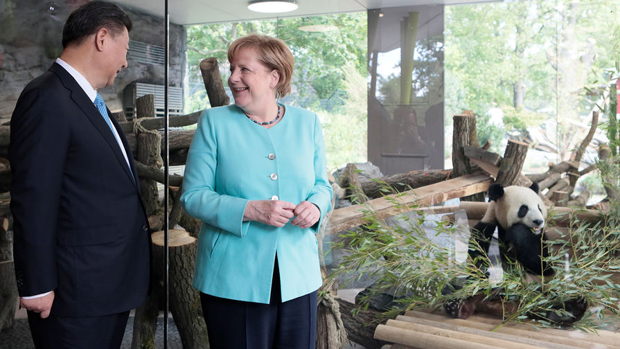 Ангела Меркель и Си Цзиньпин на&nbsp;открытии сада для&nbsp;панд в&nbsp;Берлине, 2017 год 