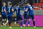 Игроки сборной Словакии радуются забитому мячу в матче отборочного турнира чемпионата мира по футболу 2022 между сборными командами Словакии и России, 30 марта 2021 года 