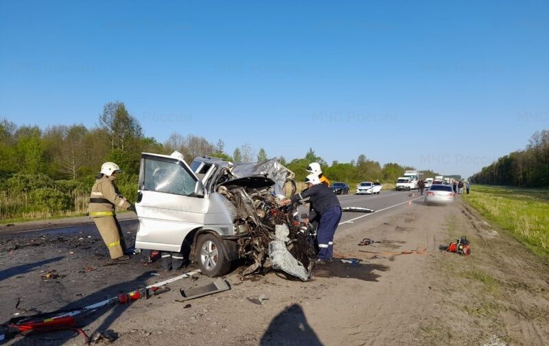 В Брянской области пострадавших в ДТП пришлось вырезать из машин