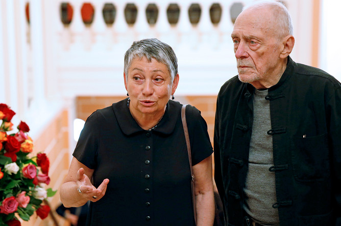 Людмила Улицкая и ее супруг художник Андрей Красулин, 2015 год