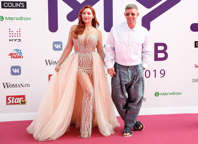 Певец Митя Фомин и певица Ида Галич перед&nbsp;церемонией вручения XVII ежегодной национальной телевизионной премии в&nbsp;области популярной музыки &laquo;МУЗ-ТВ 2019&raquo;