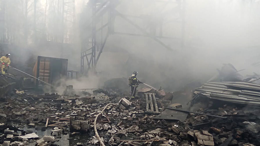Появилось видео с места пожара в цехе в Рязанской области