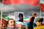 Акции протеста в знак солидарности с женщинами Ирана в Берлине, Германия, 28 сентября 2022 года