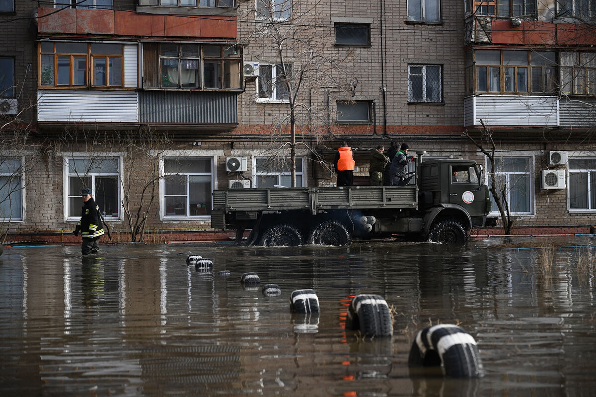 В четырех поселках Оренбурга отключат воду из-за наводнения - Газета.Ru |  Новости