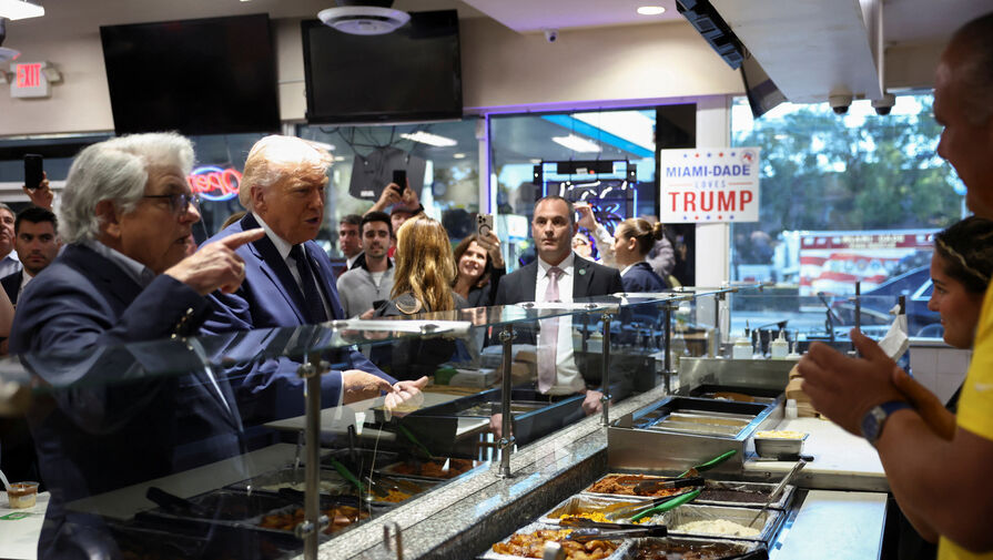 Трамп посетил венесуэльский ресторан, и его сняли на фото