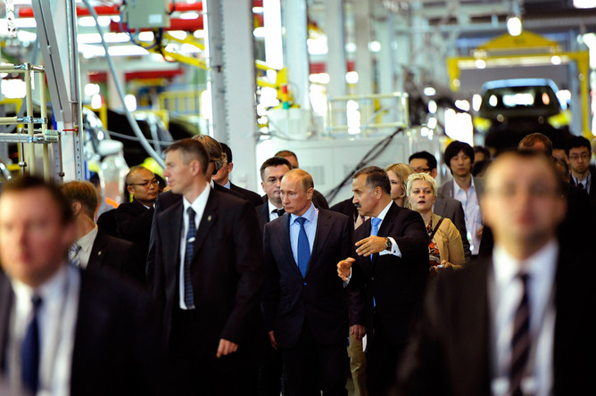 Путин, прибывший во Владивосток на саммит АТЭС, принял участие в открытии завода