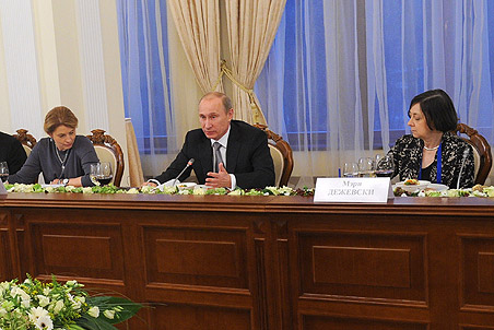 В основном участники дискуссии задавали Путину точечные вопросы, не связанные с общими докладами