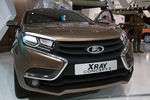 Lada XRay. Вслед за новым седаном в декабре 2015 года стартует выпуск кроссовера Lada XRay. Автомобиль, впервые представленный на Московском автосалоне в 2014 году, уже вызвал немало споров по поводу сходства его дизайнерской концепции с видением японского бренда Mitsubishi.