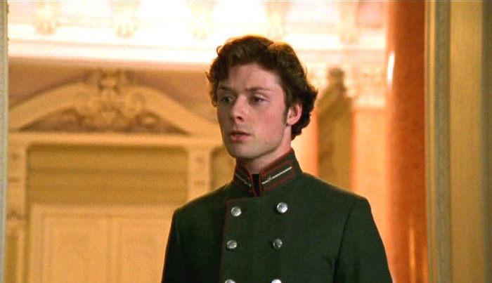 Илья Носков в роли Фандорина из сериала «Азазель» (2002)