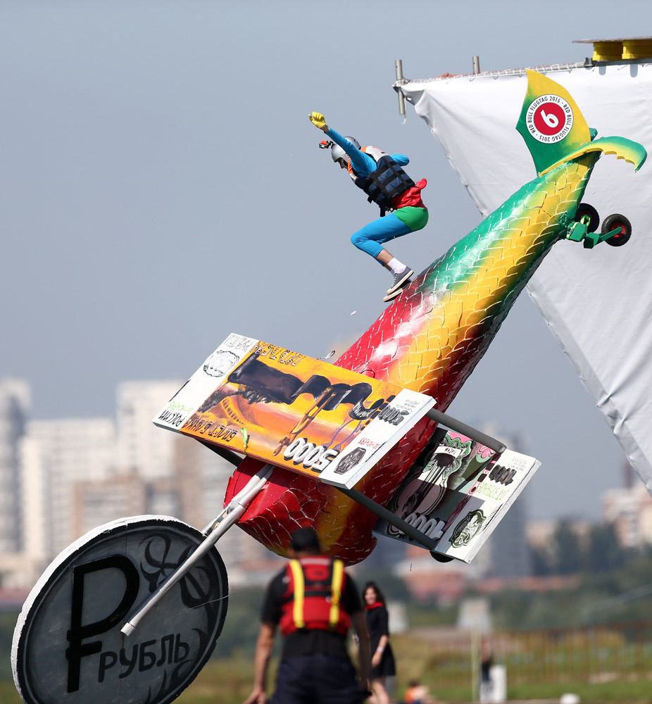 Чемпионат самодельных летательных аппаратов Red Bull Flugtag в Крылатском