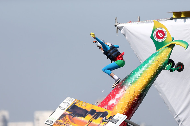 Чемпионат самодельных летательных аппаратов Red Bull Flugtag в Крылатском