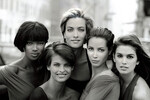 В 1990 году январский выпуск британского Vogue вышел с черно-белой фотографией Питера Линдберга на обложке — на ней были изображены Синди Кроуфорд, Кристи Терлингтон, Татьяна Патиц, Линда Евангелиста и Наоми Кэмпбелл. Считается, что с этой пятерки стартовала эра супермоделей. Начало 90-х станет для Евангелисты пиком карьеры — именно тогда она скажет знаменитую фразу про $10 000 и снимется в клипе Джорджа Майкла «Freedom!». Документальные фильмы о моде, юбилейные торжества журналов и модных домов, многомиллионные рекламные контракты (например, с Clairol на $5 млн), — она была везде.