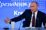 Владимир Путин на двенадцатой большой ежегодной пресс-конференции в Центре международной торговли на Красной Пресне