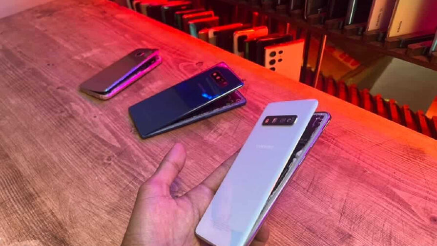 Блогер-миллионник предупредил владельцев смартфонов Samsung о взрывающихся аккумуляторах