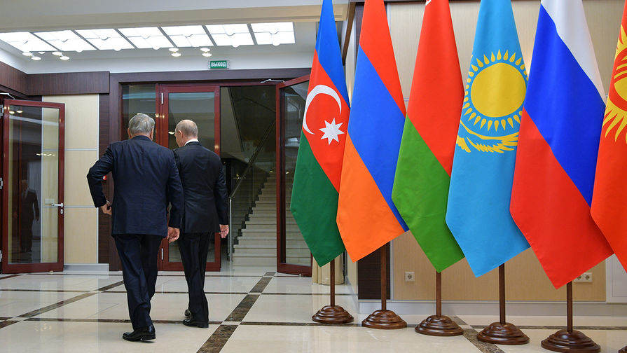 Президент России Владимир Путин и президент Республики Казахстан Нурсултан Назарбаев на неформальной встрече глав государств СНГ, 26 декабря 2017 года