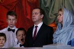 Премьер-министр России Дмитрий Медведев и его супруга Светлана во время рождественского богослужения в храме Христа Спасителя в Москве, 6 января 2018 года