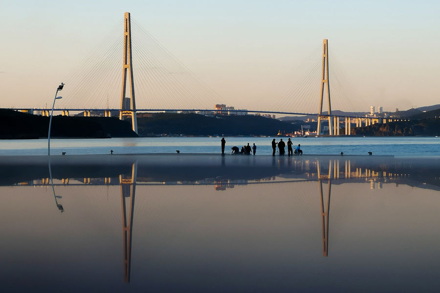 Вантовый мост (Русский мост) и бухта «Аякс» во Владивостоке