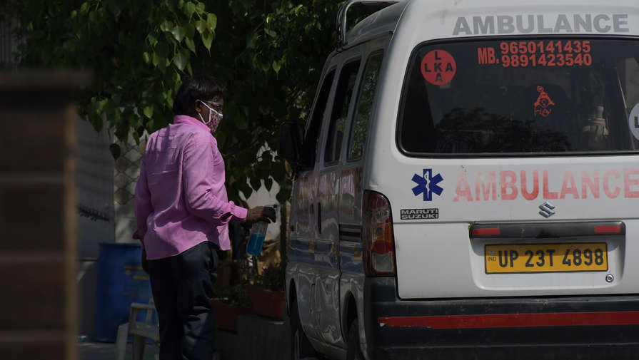 В Индии 11 человек погибли при столкновении пикапа и грузовика