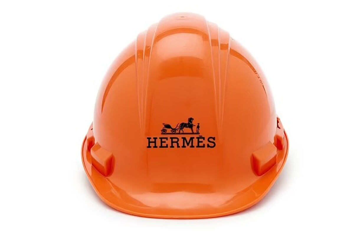 Винтажные строительные шлемы Hermes возмутили соцсети - Газета.Ru | Новости