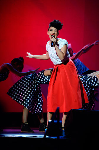 Певица Ёлка выступает на&nbsp;церемонии вручения премии музыкального телеканала MUSICBOX, 2013&nbsp;год