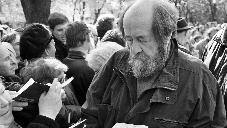 В неизвестном письме Солженицын отругал историка за призыв вернуться в СССР