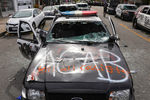 Полицейский автомобиль поврежденный в ходе беспорядков в Лос-Анджелесе, Калифорния