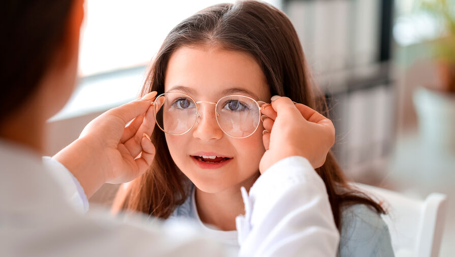 Стало известно, как ношение очков может ухудшить зрение