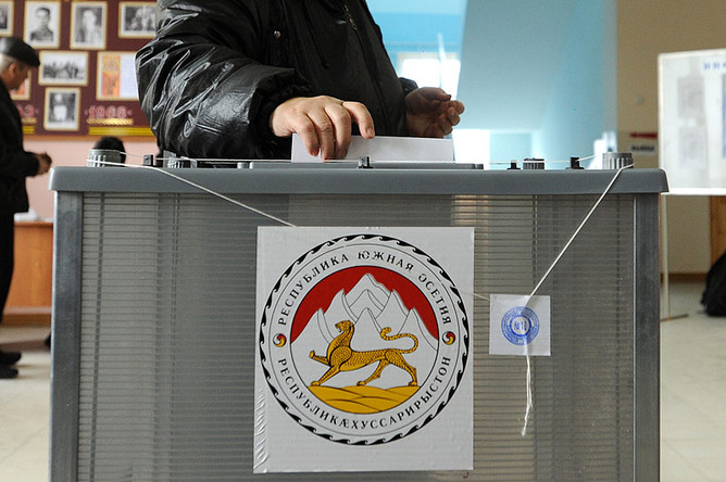 В воскресенье в Южной Осетии пройдет второй тур президентских выборов
