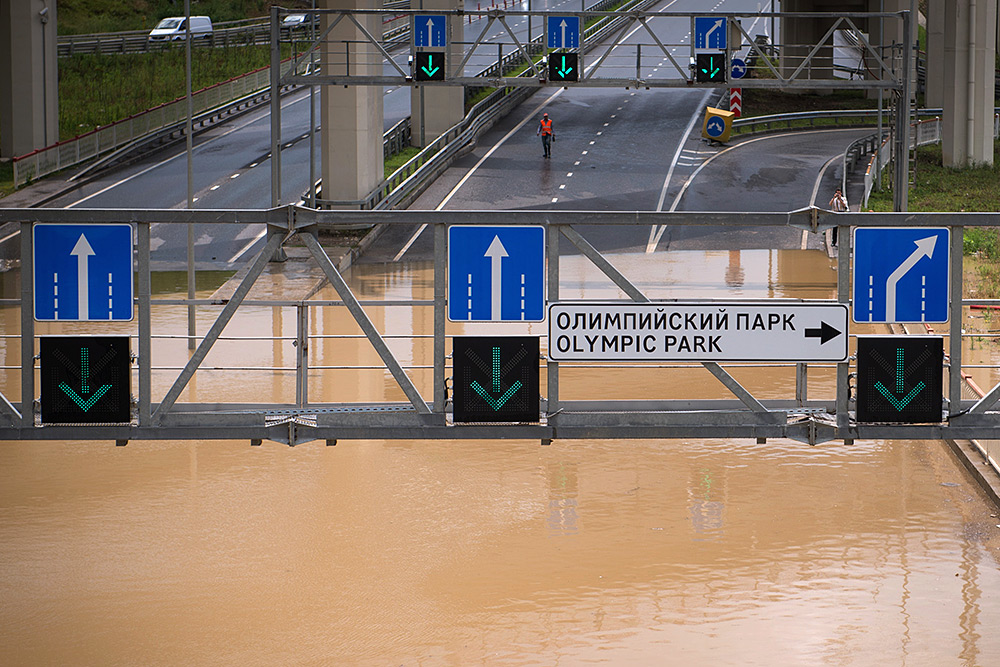 В Сочи затопило дороги - Газета.Ru | Фото