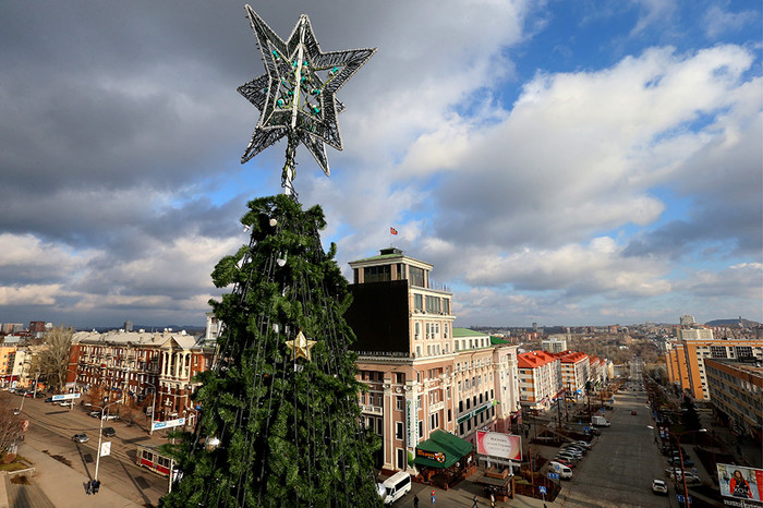 Новогодняя елка на&nbsp;площади В.И. Ленина в&nbsp;Донецке