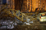 На месте падения башенного крана во дворе дома на улице Куйбышева