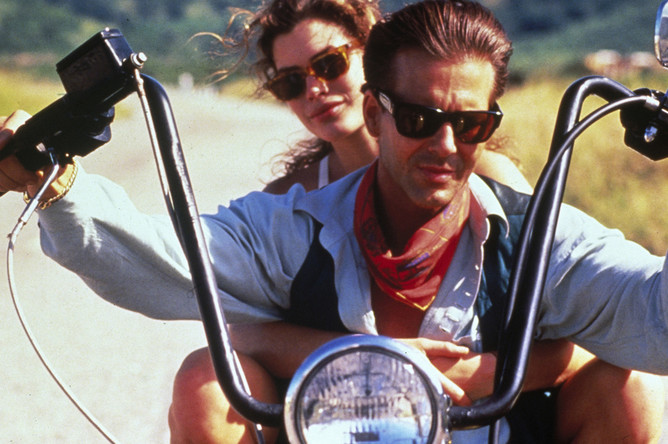 Микки Рурк и Жаклин Биссет в фильме «Дикая орхидея» (1990)