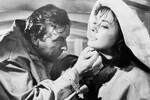 Свой первый полнометражный фильм «Нож в воде» (1962) Полански снял в Польше. Картина о драме семейных отношений была номинирована на «Оскар» как лучший фильм на иностранном языке.
<br><br>
<b>На фото:</b> кадр из фильма «Нож в воде» (1962)