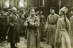 Николай II и жандармы (1917 год)