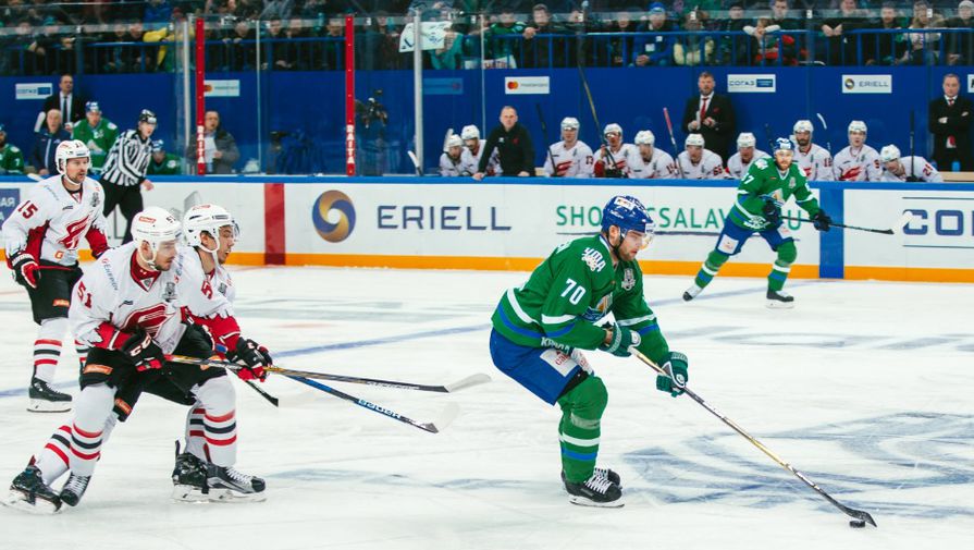 Эпизод матча «Авангард» — «Салават Юлаев» в серии плей-офф КХЛ
