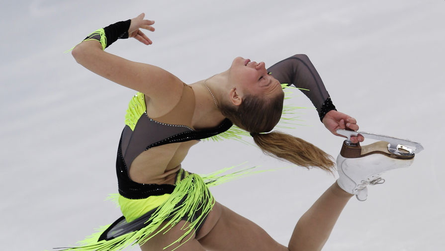 Российская фигуристка Полина Шелепень выступает с короткой программой в женском одиночном катании на «Кубке Федерации».