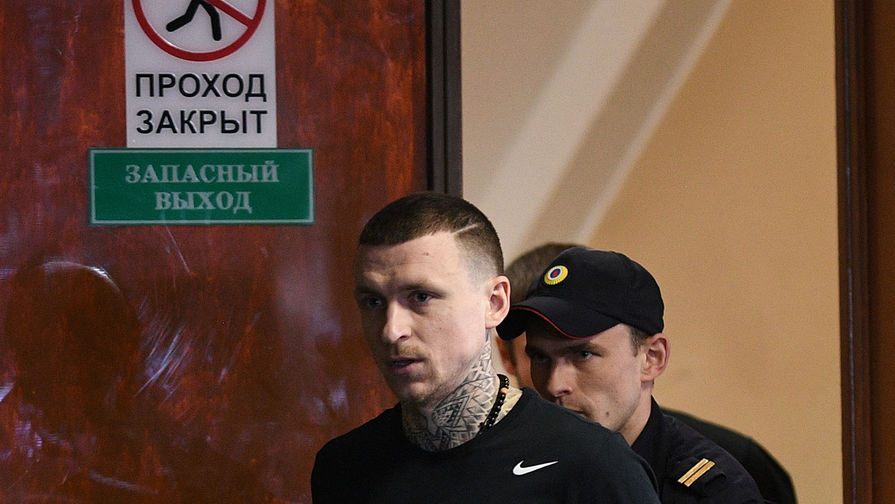 Футболист Павел Мамаев, обвиняемый в хулиганстве и побоях, перед началом заседания Пресненского суда города Москвы, 8 мая 2019 года 