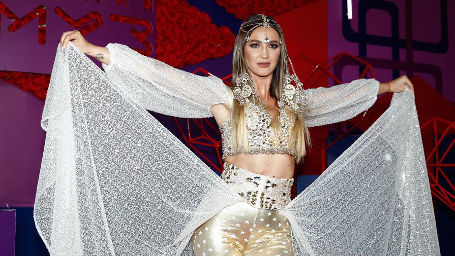 Певица Ольга Бузова перед&nbsp;церемонией вручения XVII ежегодной национальной телевизионной премии в&nbsp;области популярной музыки &laquo;МУЗ-ТВ 2019&raquo;