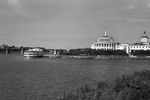 Вид на Волгу и речной вокзал города Калинина (ныне — город Тверь), 1979 год