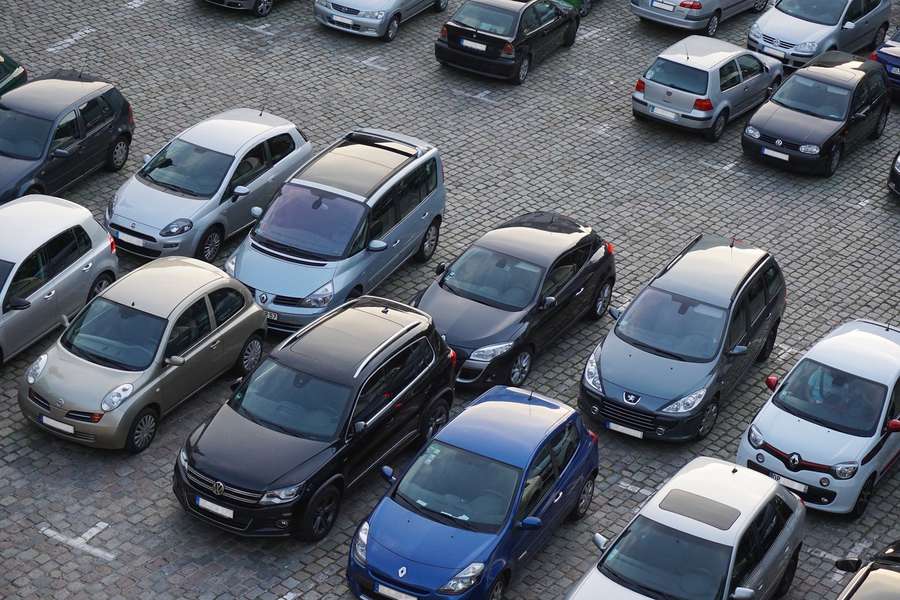 В Госдуме предложили смягчить правила парковки в Москве