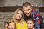 Агата Муцениеце и Павел Прилучный с дочерью Мией и сыном Тимофеем